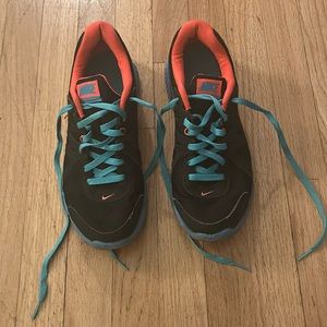 Woman’s Nike’s Revolution Sneakers